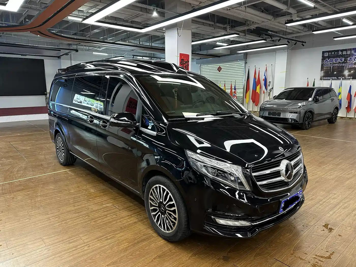 Mercedes-Benz V-Class 2018 V 260 L Premium Long Version China V фото 3