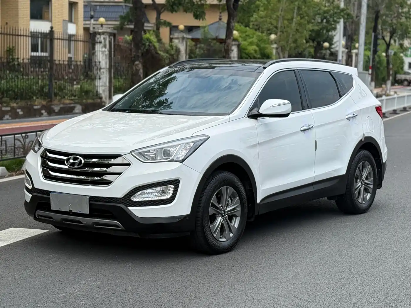 Hyundai Santa Fe 2015 2.4L Automatic 2WD Smart 5-seater