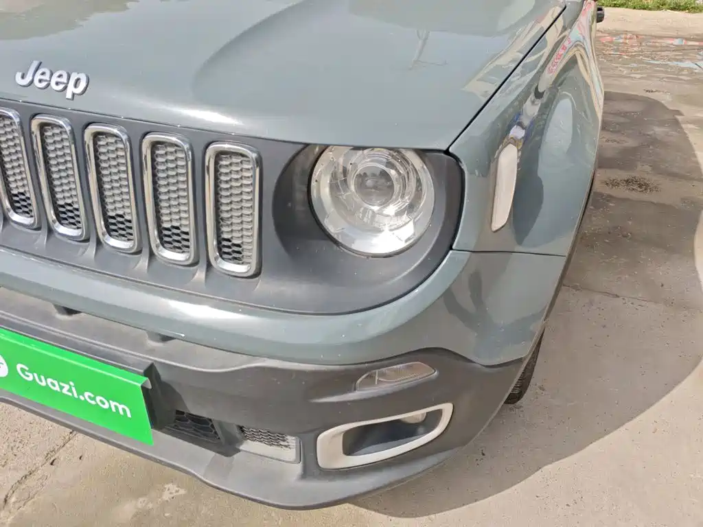 Photo 18 - Jeep Renegade
