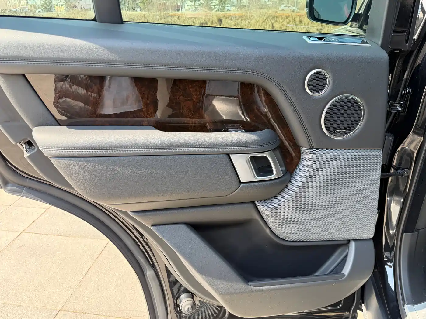 Land Rover Range Rover 2022 3.0 L6 360PS Golden Age Edition фото 15