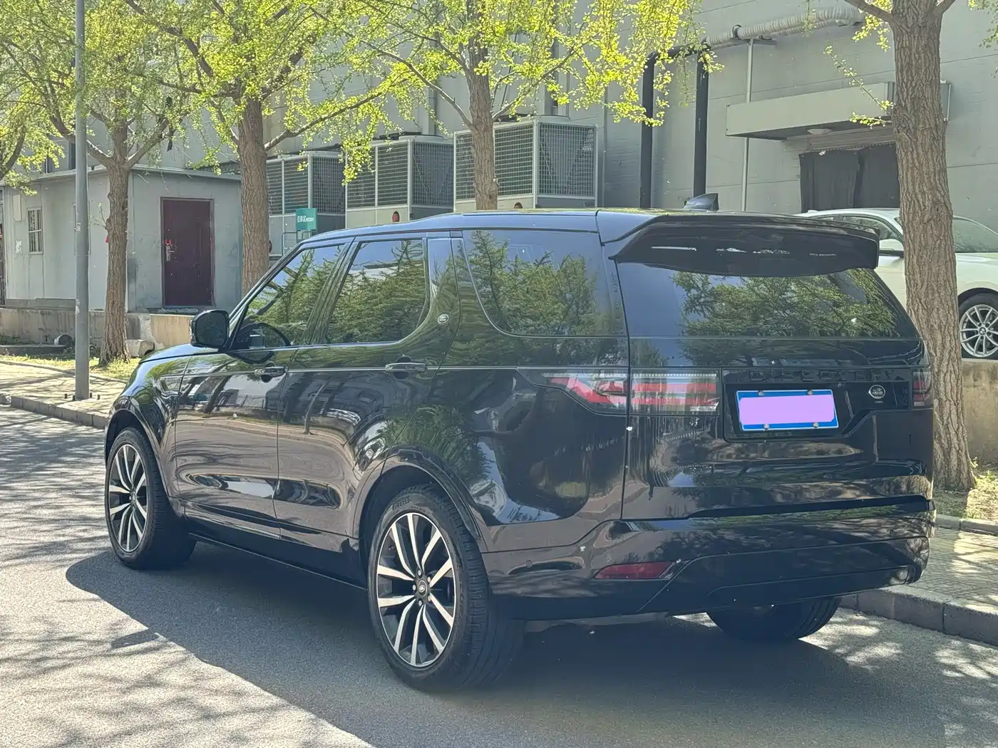 Land Rover Discovery 2021 360PS R-Dynamic SE фото 2