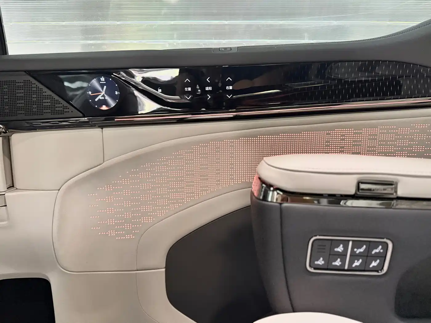ZEEKR 009 2026 2024 6-seat Executive AWD 108kWh
