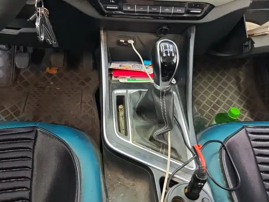 Фото 16 - Geely Vision X3