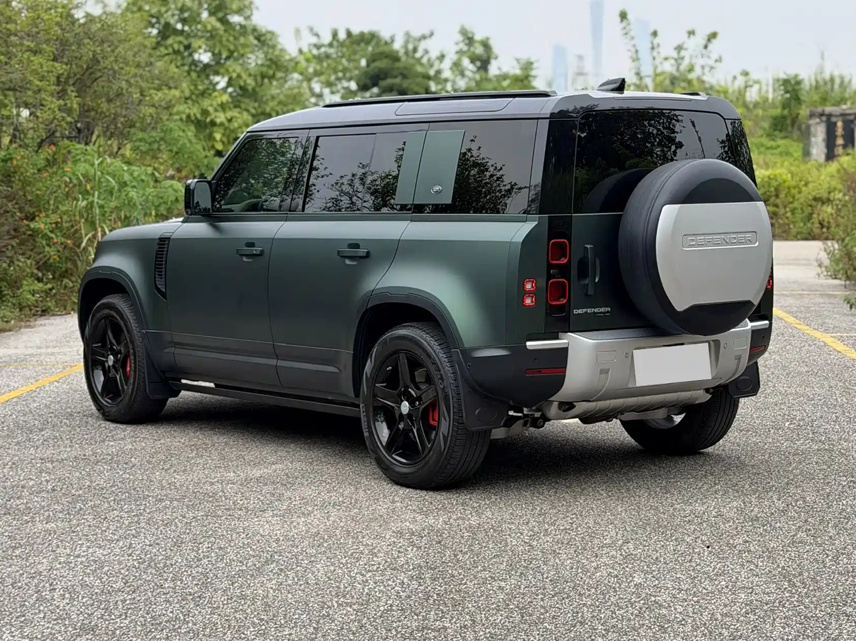 Photo 7 - Land Rover Defender