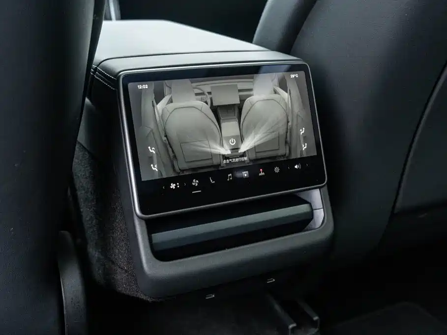 Фото 15 - Tesla Model Y