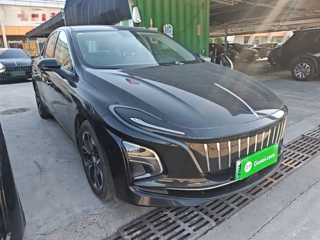 Hongqi E-QM5 2022 431km Charging Enjoyment Edition фото 4
