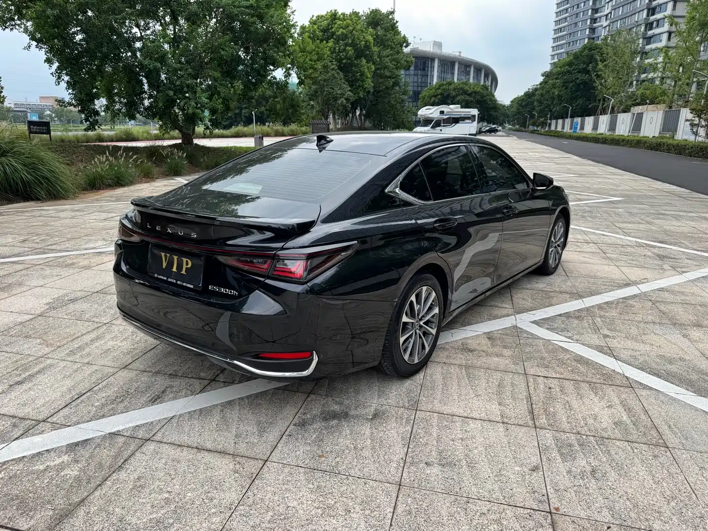 Lexus ES 2026 2025 300h Ultimate Edition