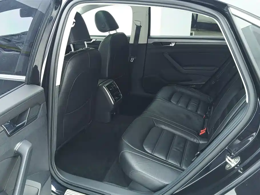 Volkswagen Passat 2017 330TSI DSG Prestige фото 11