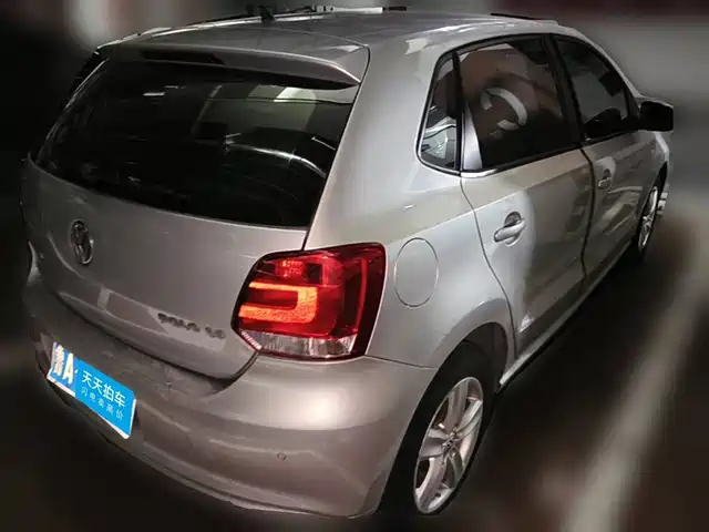 Volkswagen Polo 2011 1.6L Automatic Style Edition — фото 2