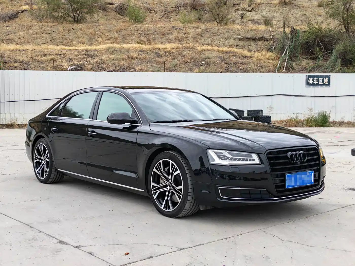Photo 3 - Audi A8