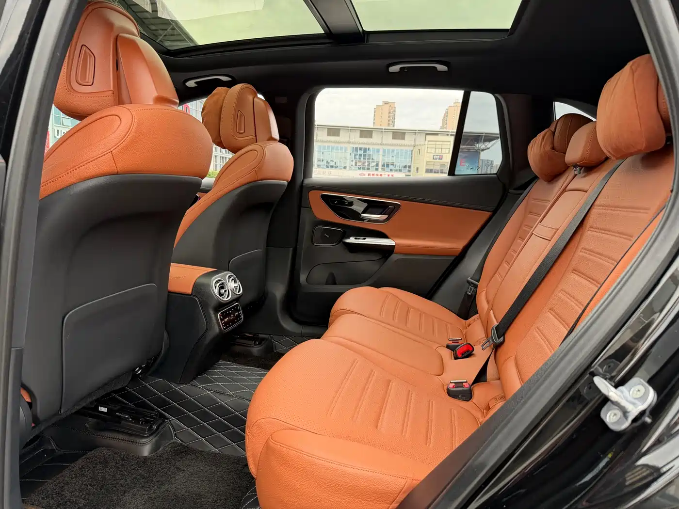 Mercedes-Benz GLC 2024 GLC 260 L 4MATIC Luxury 5-seater фото 31