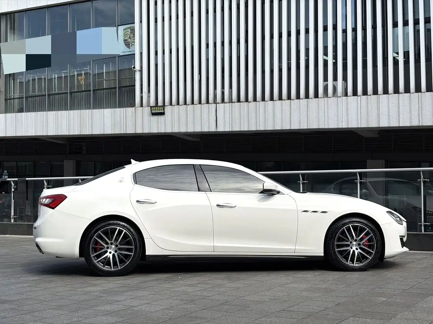 Photo 9 - Maserati Ghibli