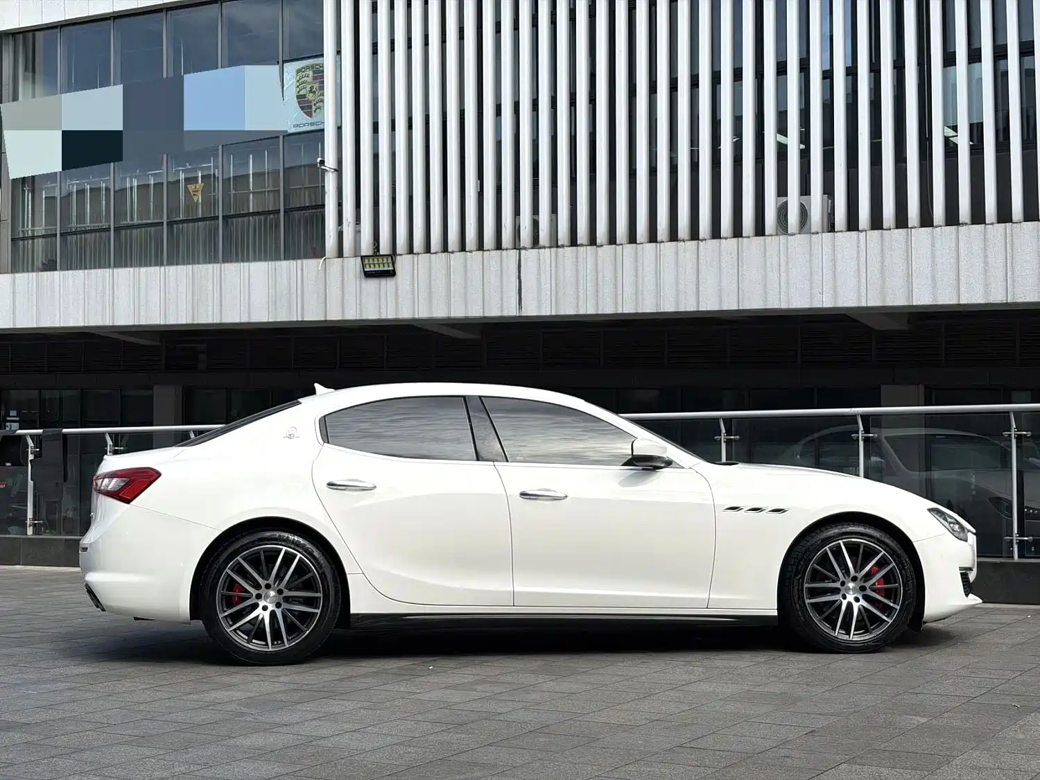 Photo 9 - Maserati Ghibli