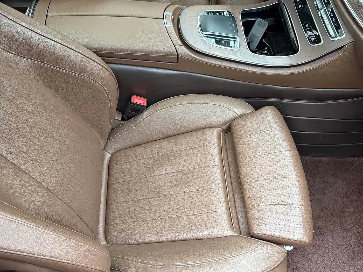 Mercedes-Benz E-Class 2022 E 260 L фото 10