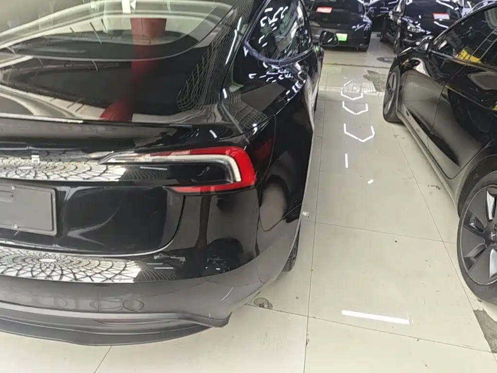 Фото 8 - Tesla Model 3