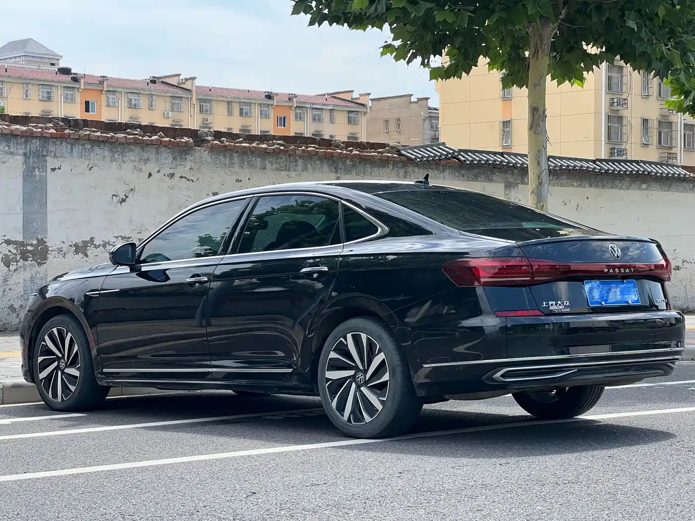 Volkswagen Passat 2023 380TSI Luxury Edition фото 13