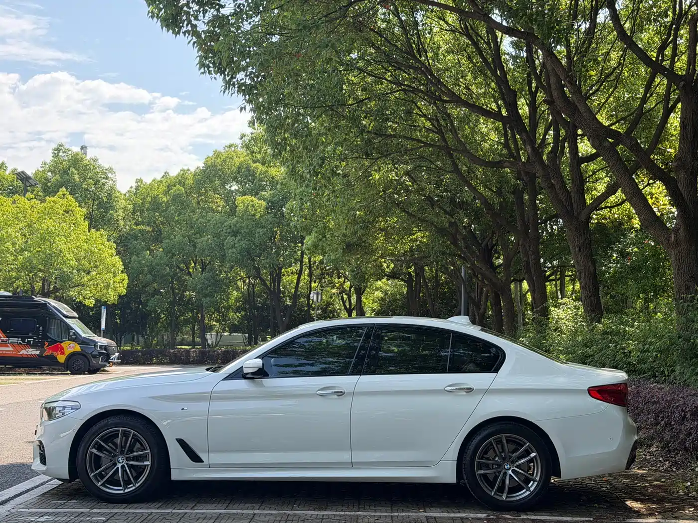 BMW 5 Series (Import) 2018 525i M Sport Package фото 4