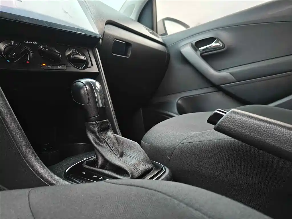 Volkswagen Polo 2018 1.5L Auto Safe Drive фото 18