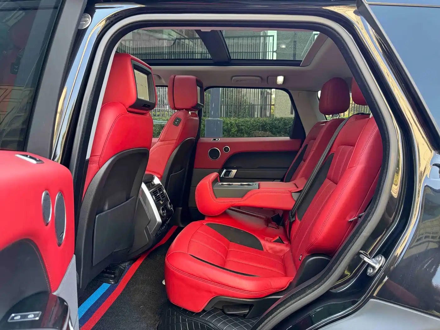 Land Rover Range Rover Sport 2021 3.0 L6 Gloss Black Edition фото 10