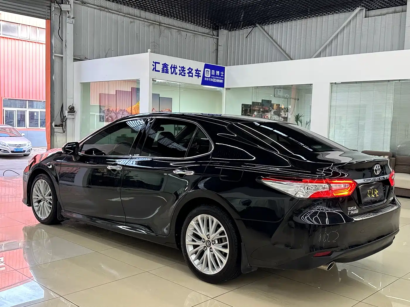 Toyota Camry 2018 2.5G Luxury Edition фото 24