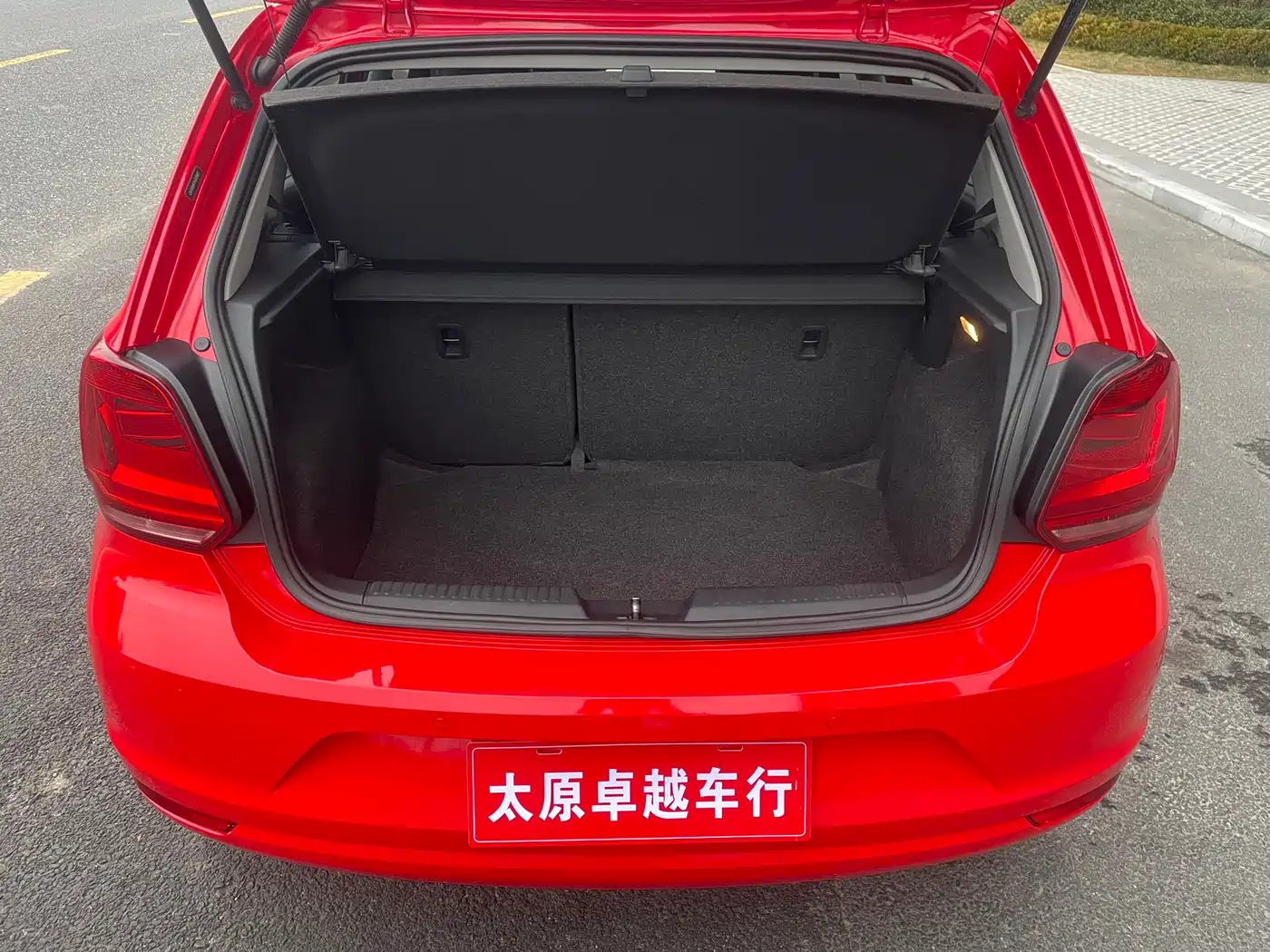 Volkswagen Polo 2016 1.6L Automatic Luxury фото 17