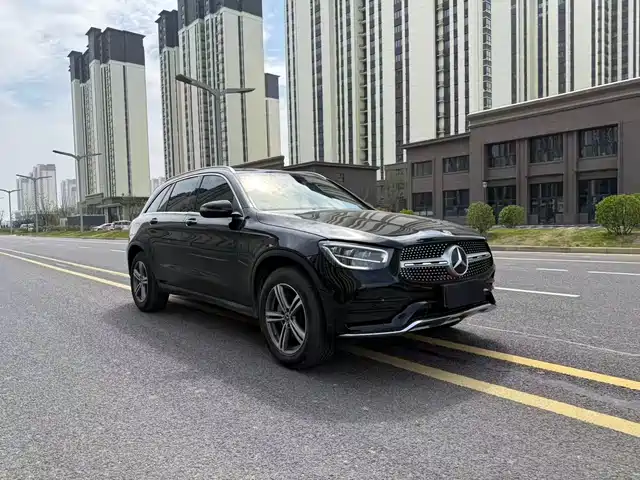 MERCEDES-BENZ GLC