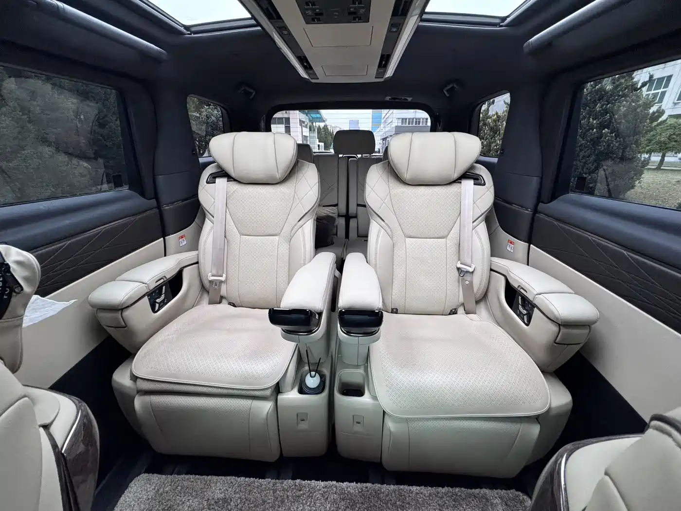 Toyota Vellfire 2024 Crown Hybrid 2.5L Executive Premium Edition фото 13
