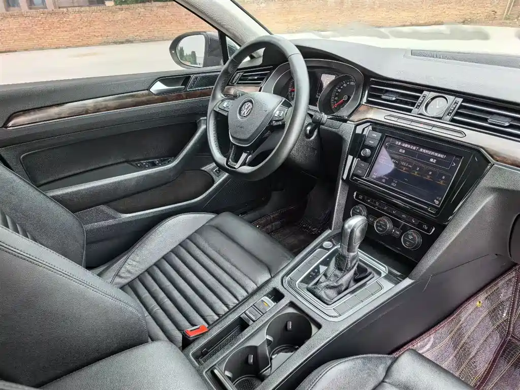 Volkswagen Magotan 2019 330TSI DSG Luxury Class China VI фото 12