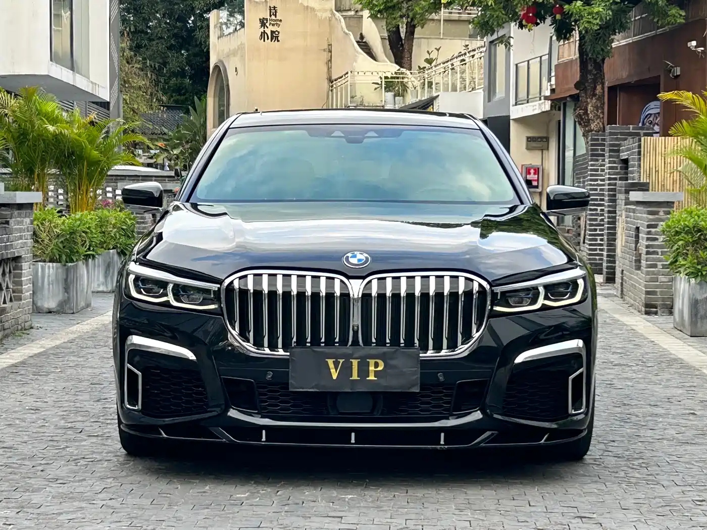 BMW 7 Series 2017 740Li xDrive Luxury Edition фото 2