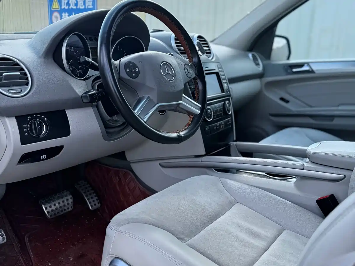 Mercedes-Benz M-Class 2010 ML 350 4MATIC Luxury фото 4
