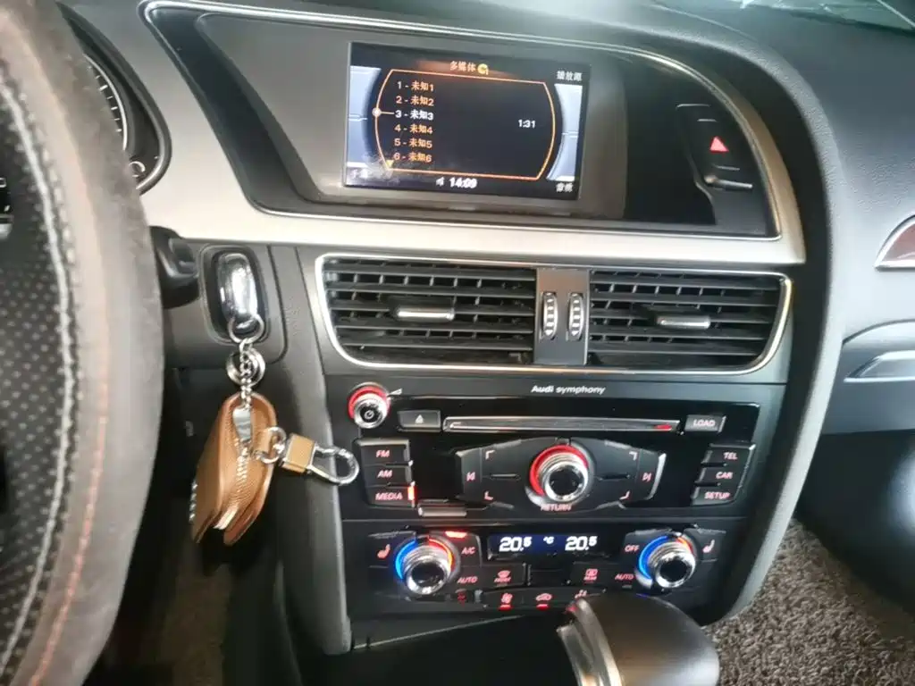 Фото 13 - Audi A4L