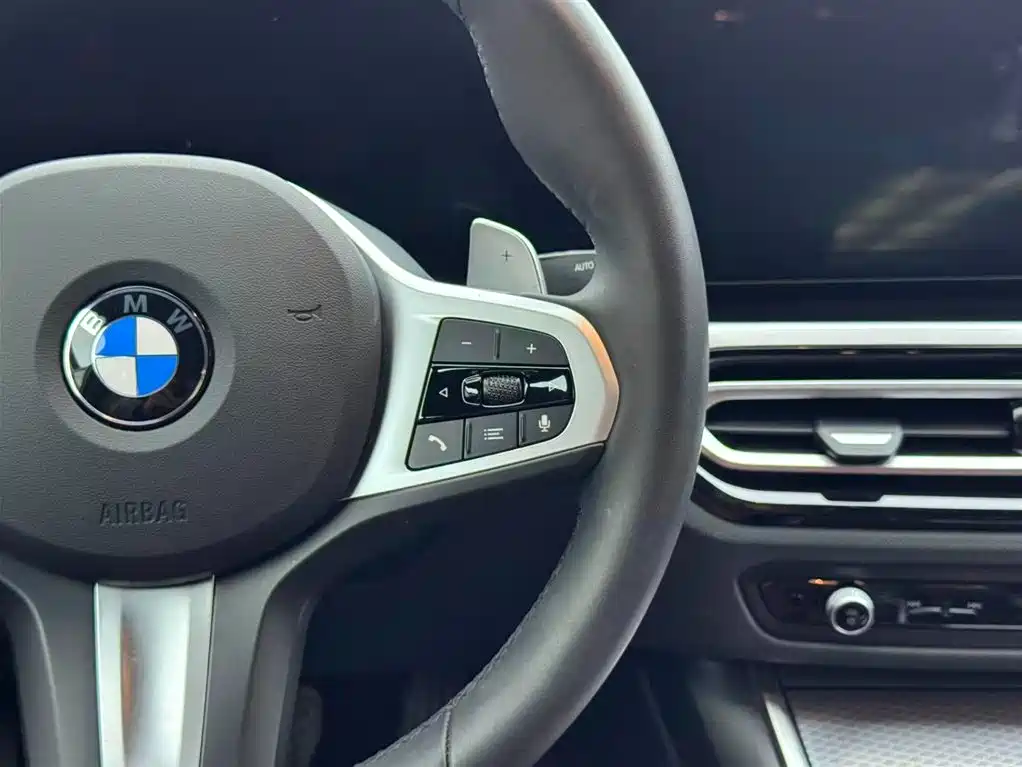 BMW 3 Series 2023 330i M Sport Shadow Edition фото 16