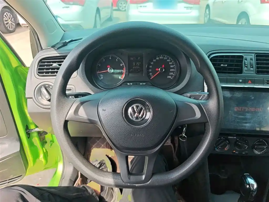 Volkswagen Polo 2016 1.4L Automatic Trend фото 11