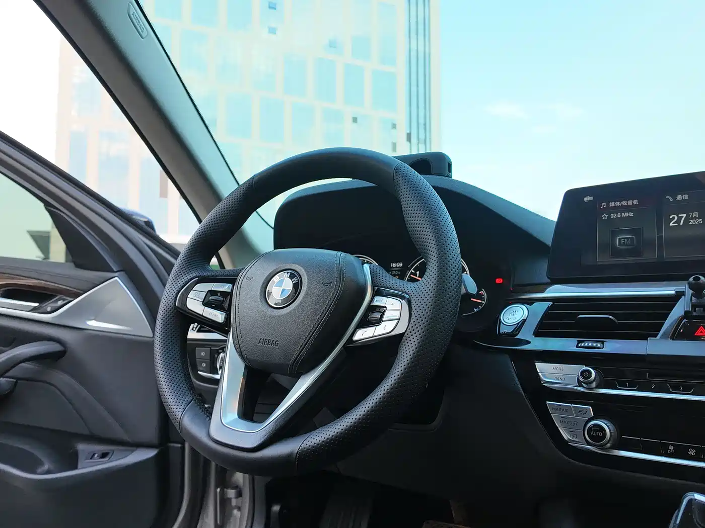 BMW 5 Series 2018 525Li Luxury Package фото 18