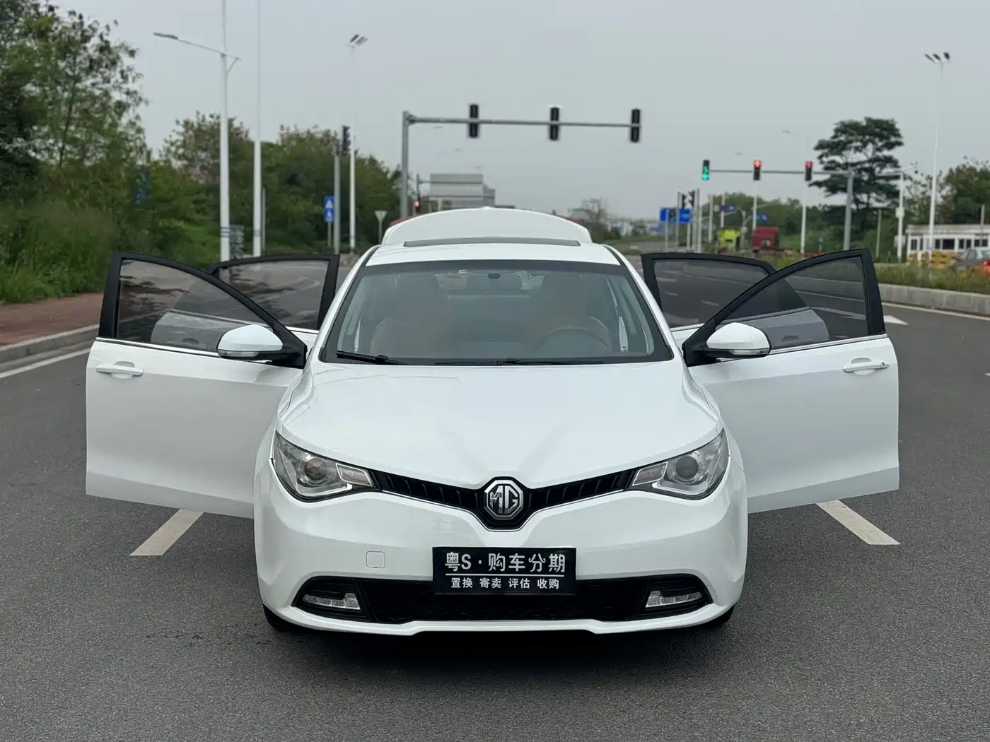 MG GT 2018 2016 Model 1.5L Automatic Premium Luxury Edition