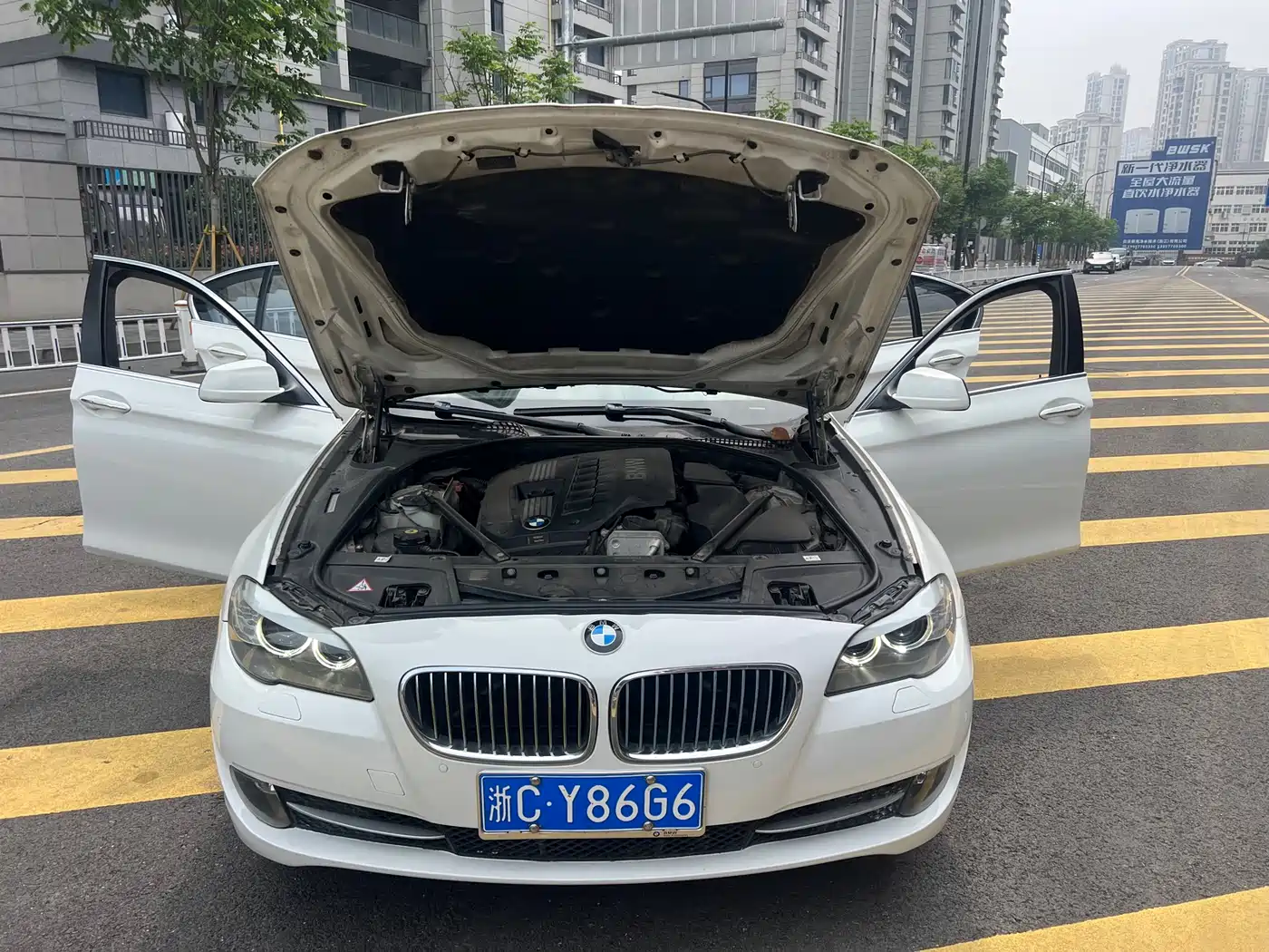 BMW 5 Series 2011 523Li Luxury фото 15