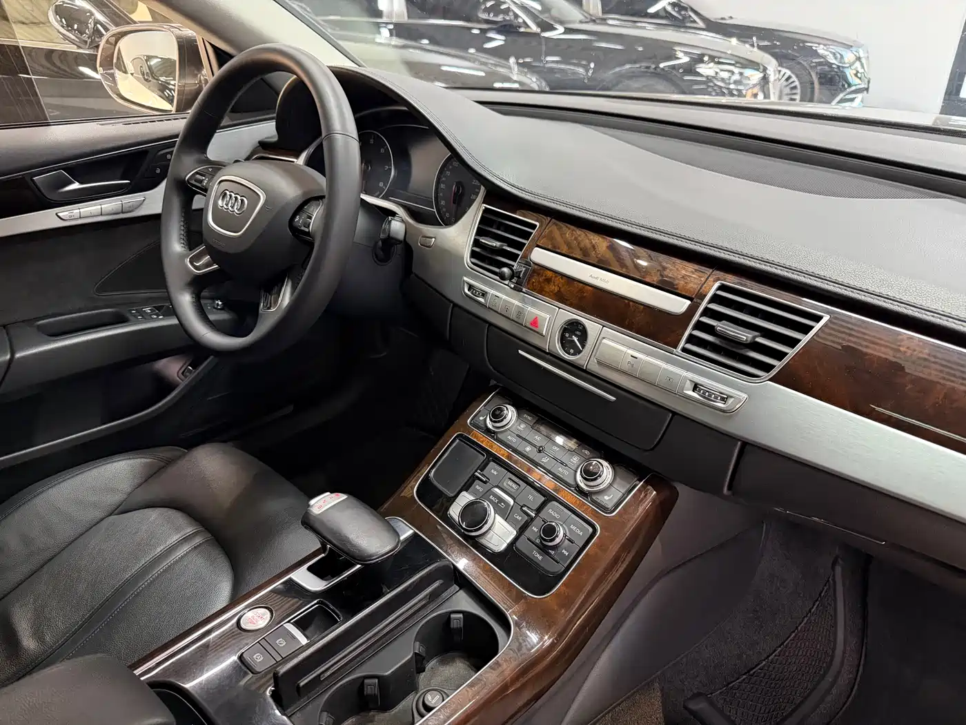 Audi A8 2016 A8L 45 TFSI quattro Comfort фото 24