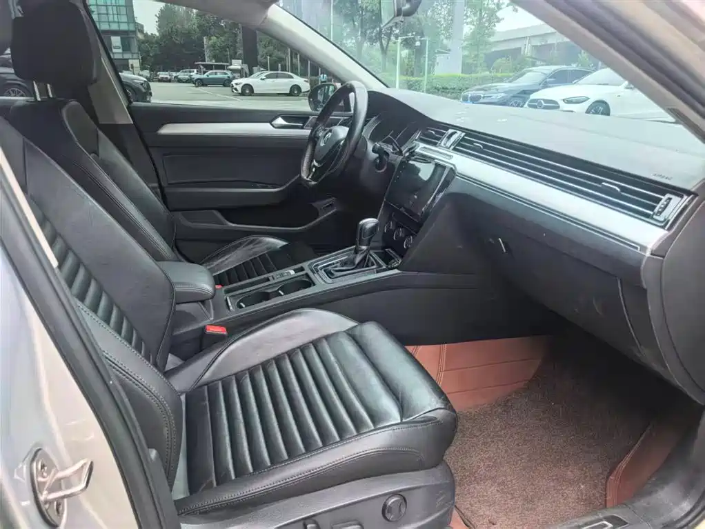 Volkswagen Magotan 2018 330TSI DSG Leading фото 11