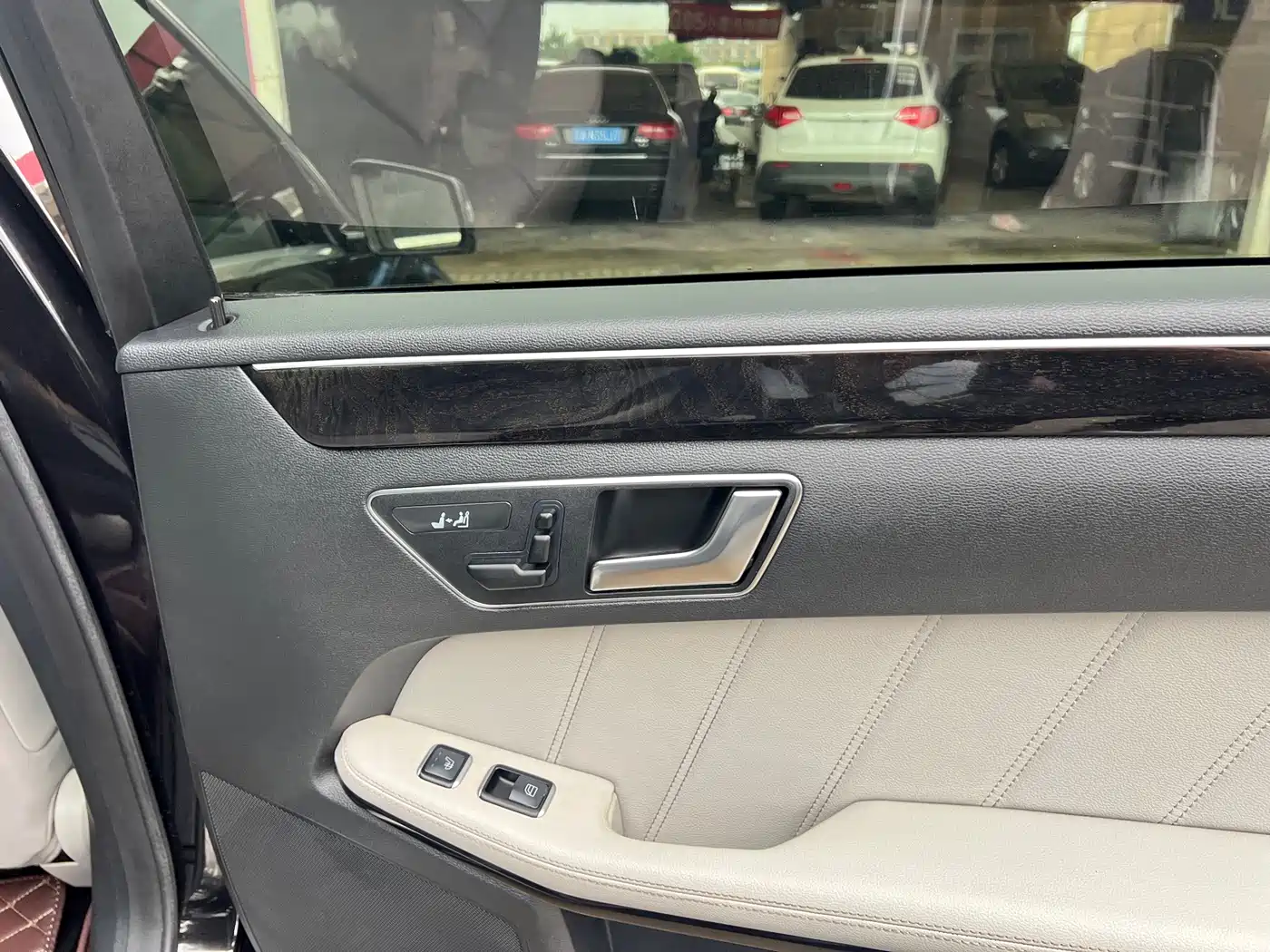 Photo 19 - Mercedes-Benz E-Class