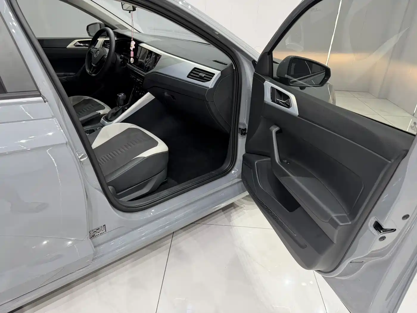 Volkswagen Polo 2023 Plus 1.5L Automatic Colorful Tech Edition фото 19