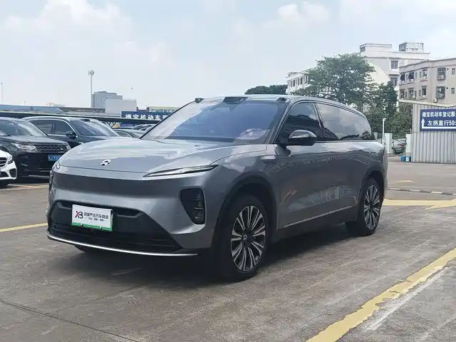 NIO ES8 2025