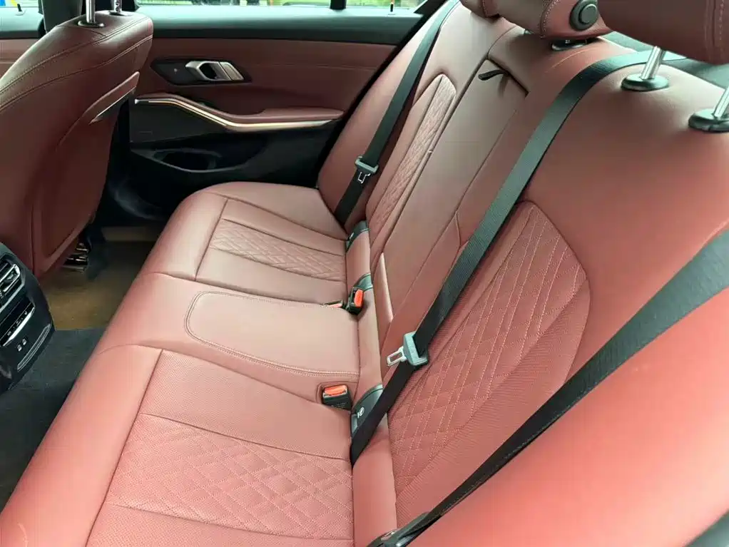 BMW 3 Series 2023 330i M Sport Shadow Edition фото 9