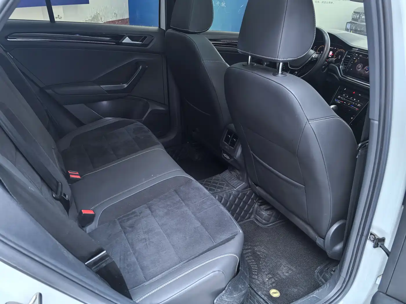 VOLKSWAGEN T ROC EXPLORING SONGS