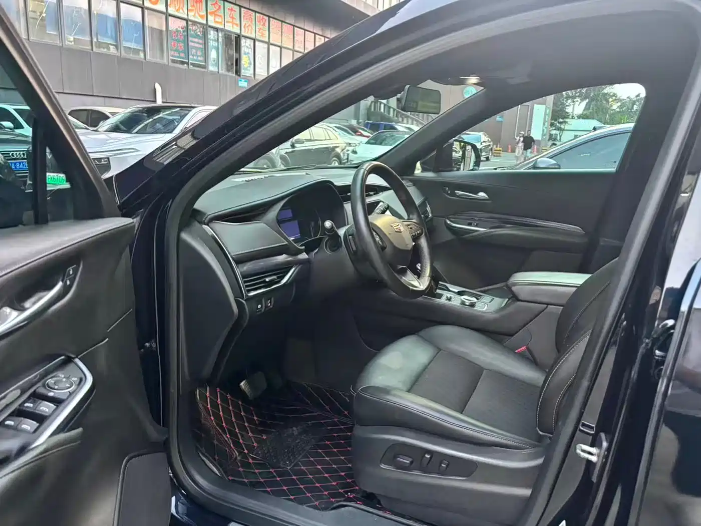 CADILLAC XT4
