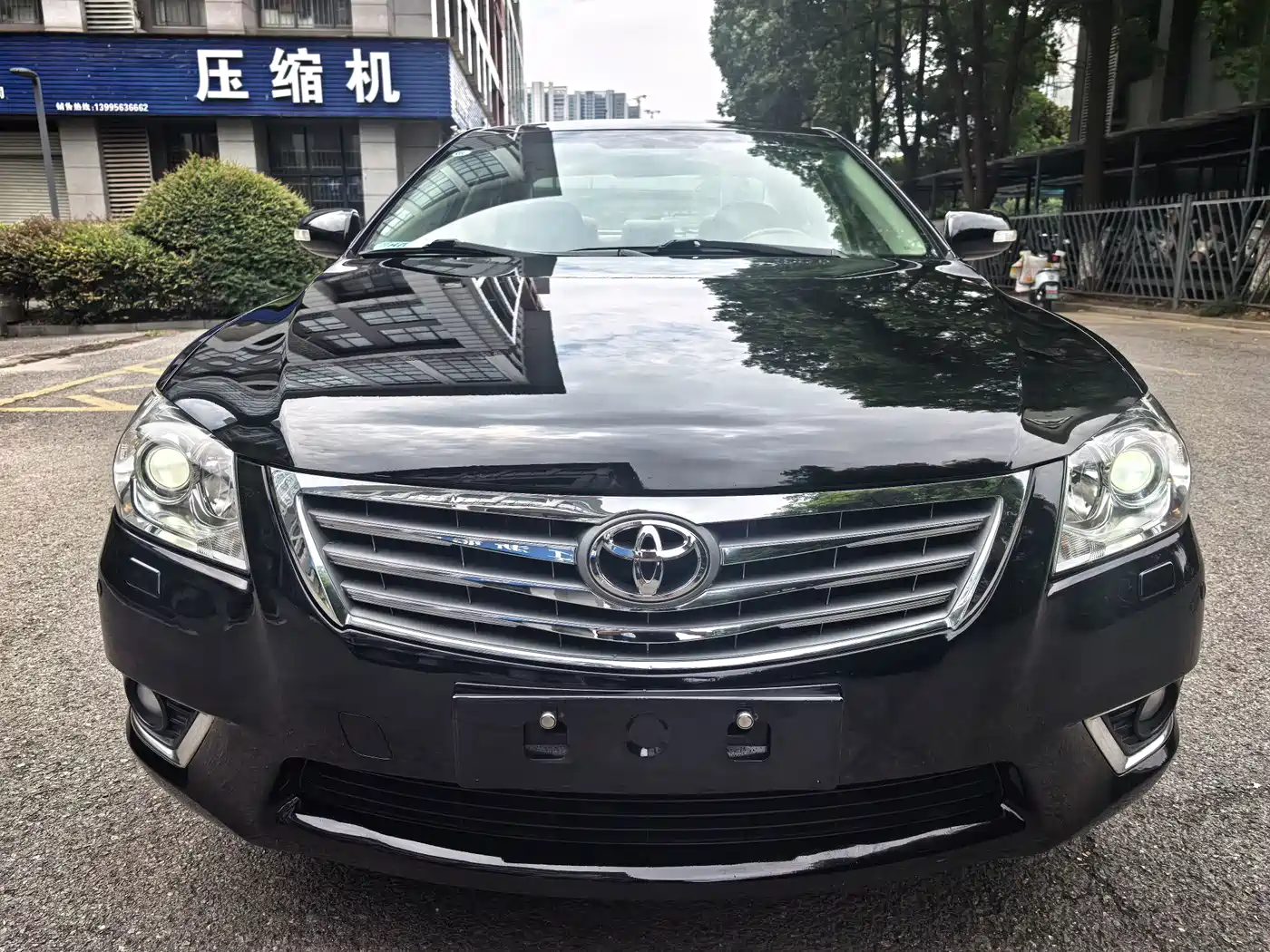 Photo 2 - Toyota Camry