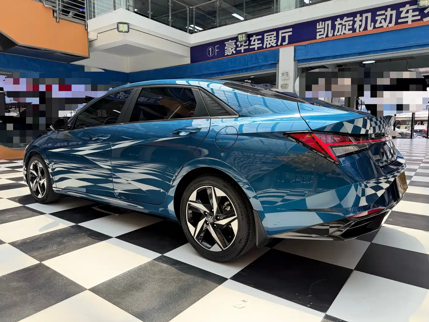 Hyundai Elantra 2022 1.5L CVT LUX Premium Edition фото 6