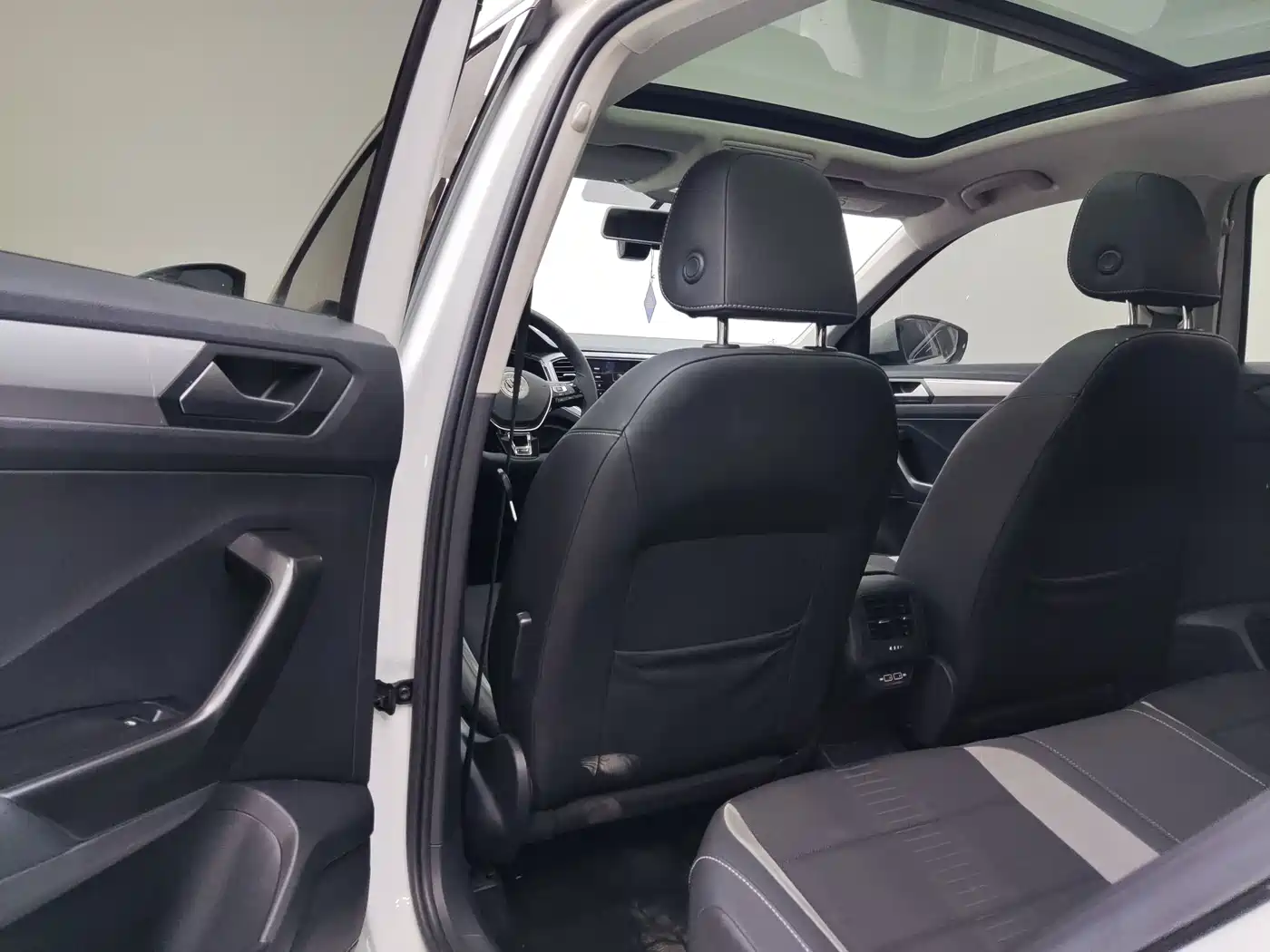 Volkswagen T-ROC 2022 280TSI DSG 2WD Elite PLUS фото 12