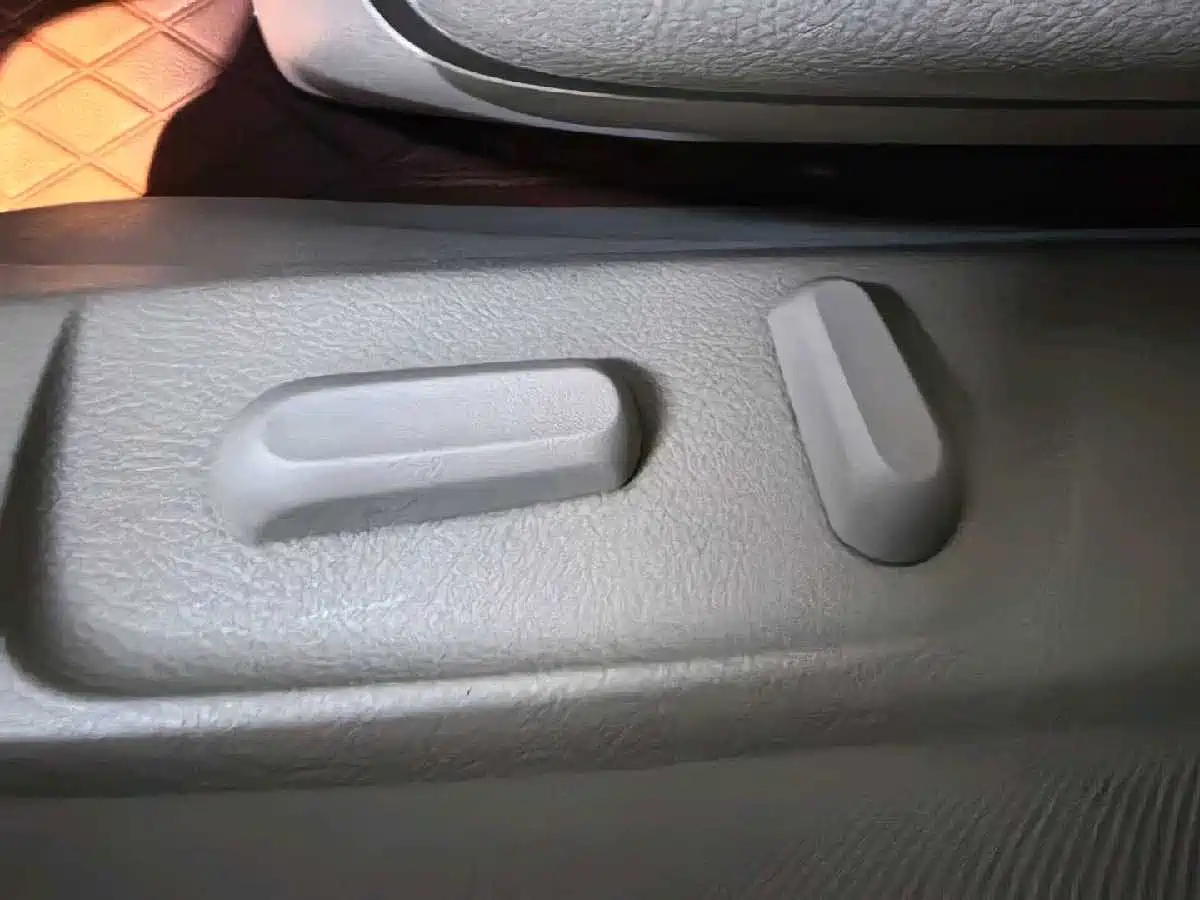 Buick GL8 2018 28T Premium Model China VI фото 11
