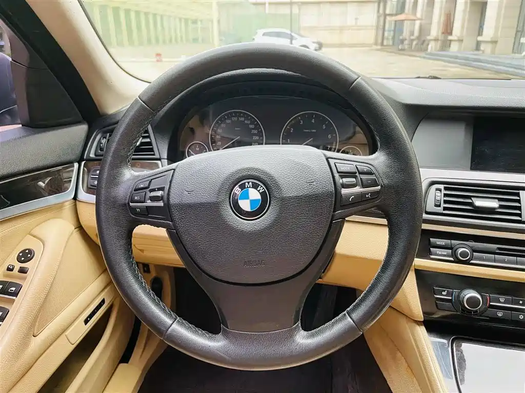 BMW 5 Series 2012 523Li Leadership фото 10