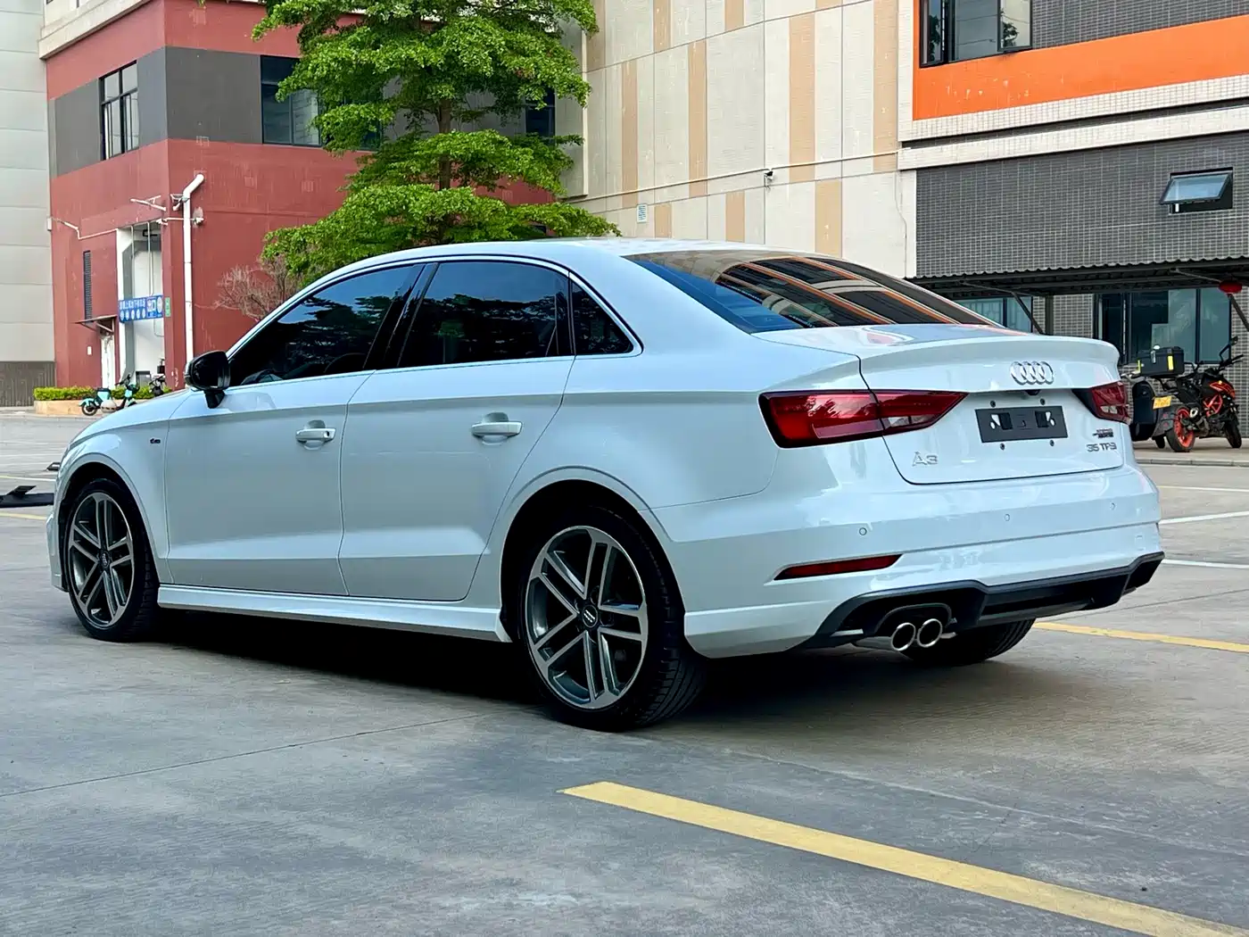 Audi A3 2017 Limousine 35 TFSI Sport фото 3